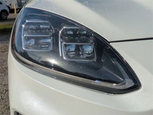 Used 2021 Ford Escape Titanium image 10