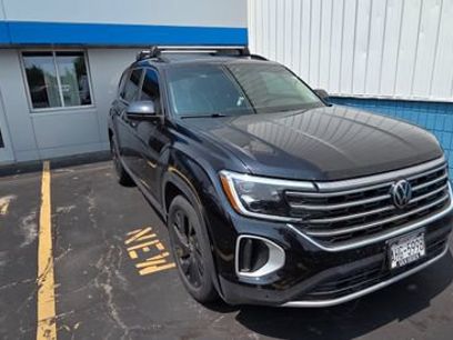 Used 2024 Volkswagen Atlas SE w/ Panoramic Sunroof Package