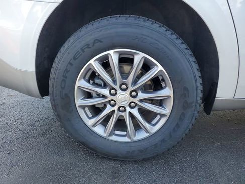 Used 2022 Buick Enclave Essence image 5