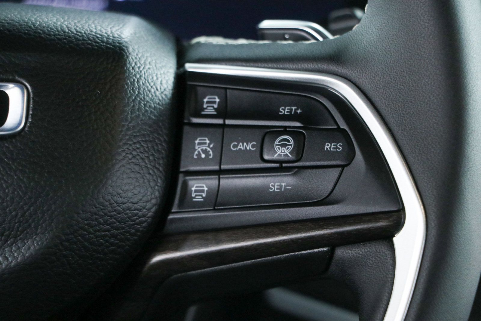 Used 2026 Jeep Grand Cherokee L Limited AWD/4WD image 14