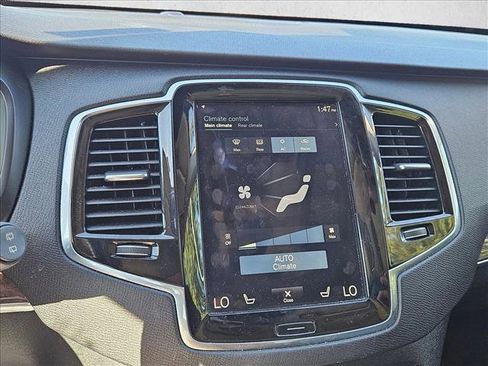 Used 2017 Volvo XC90 T6 Momentum w/ Vision Package image 20