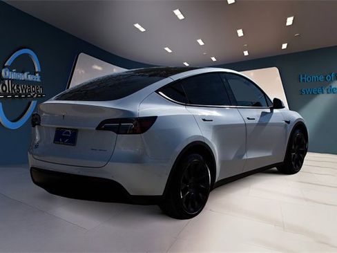 Used 2021 Tesla Model Y Long Range image 5