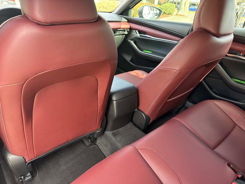 Used 2025 MAZDA MAZDA3 2.5 S Hatchback w/ Premium Pkg image 13