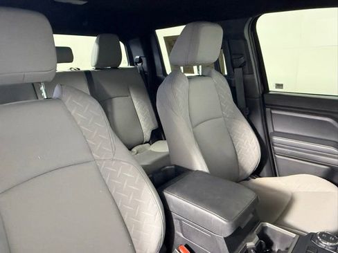 Used 2024 Toyota Tacoma SR5 AWD/4WD image 43