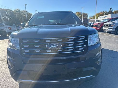 Used 2016 Ford Explorer XLT w/ Equipment Group 202A image 3