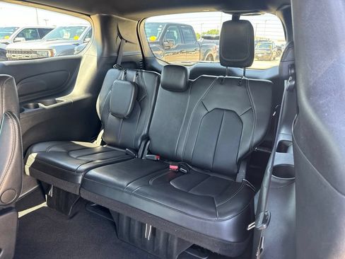 Used 2025 Chrysler Pacifica Select FWD image 25