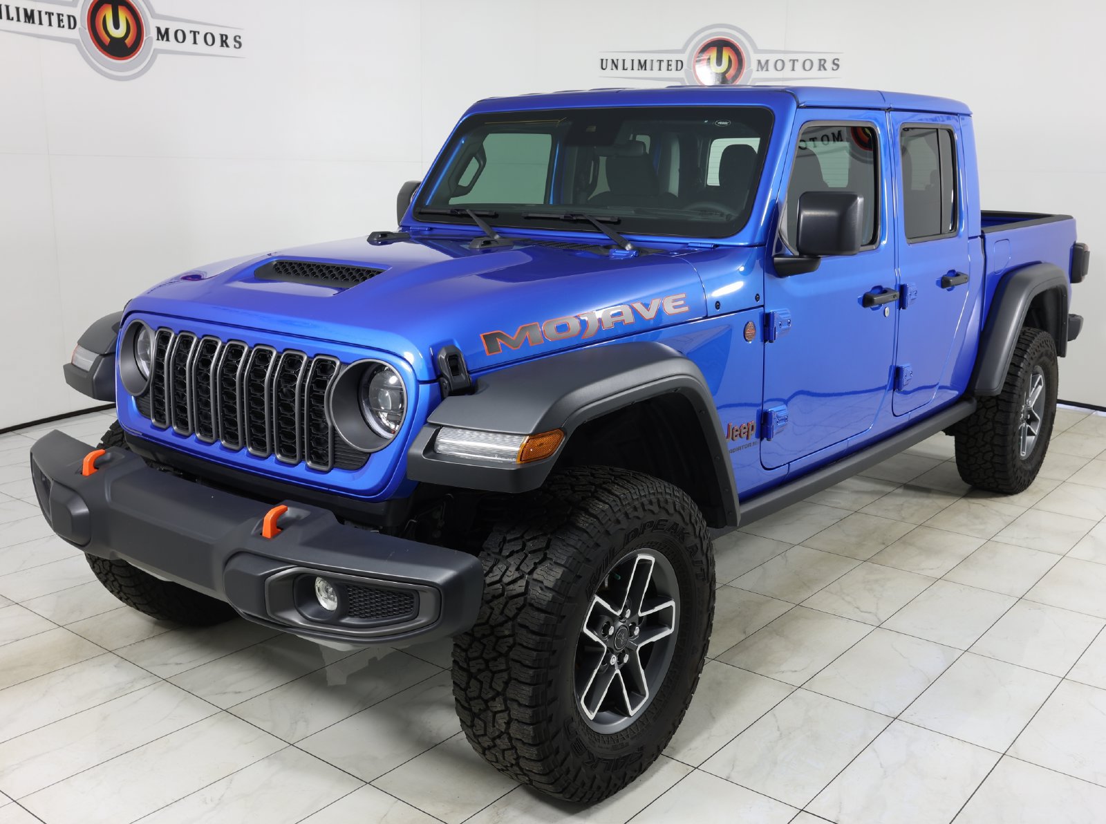 Used 2025 Jeep Gladiator Mojave w/ Convenience Group AWD/4WD image 5