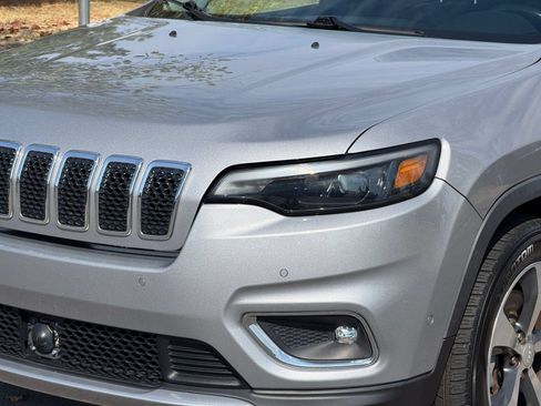 Used 2019 Jeep Cherokee Limited w/ Luxury Group AWD/4WD image 12