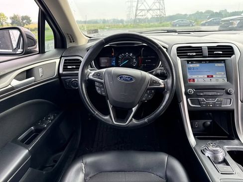 Used 2017 Ford Fusion SE w/ Equipment Group 201A FWD image 20
