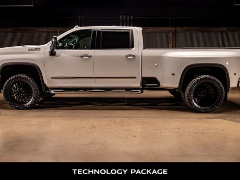 Used 2024 Chevrolet Silverado 3500 High Country w/ Technology Package image 6
