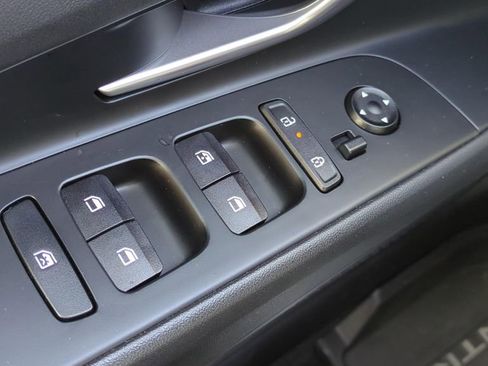 Used 2025 Hyundai Elantra Limited FWD image 19