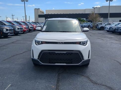Used 2025 Kia Soul LX FWD image 3