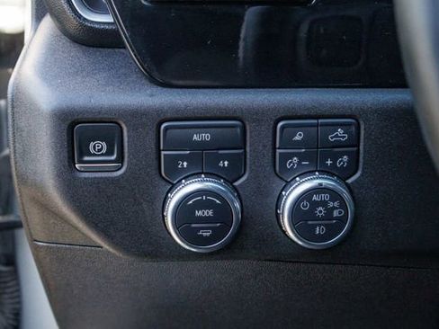 Used 2025 GMC Sierra 1500 SLT AWD/4WD image 24
