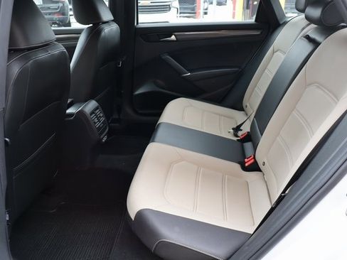 Used 2021 Volkswagen Passat 2.0T R-Line image 35