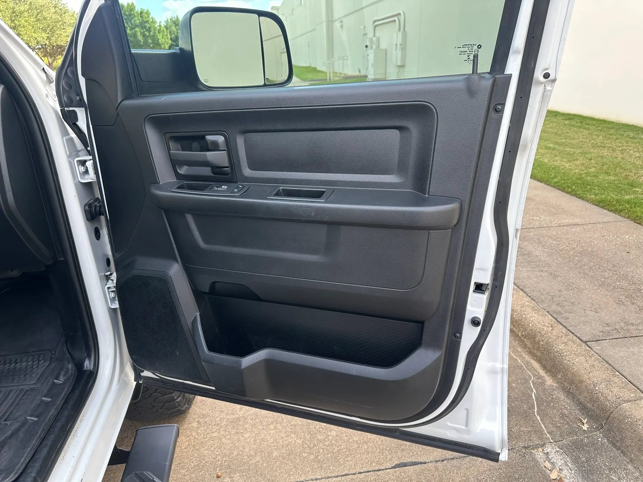 Used 2021 RAM 3500 Tradesman w/ Chrome Appearance Group AWD/4WD image 28