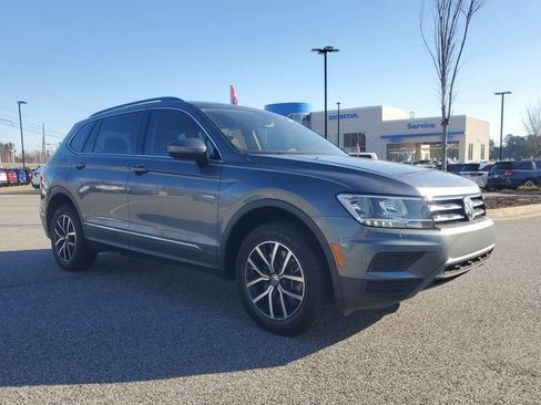 Used 2021 Volkswagen Tiguan SE image 3
