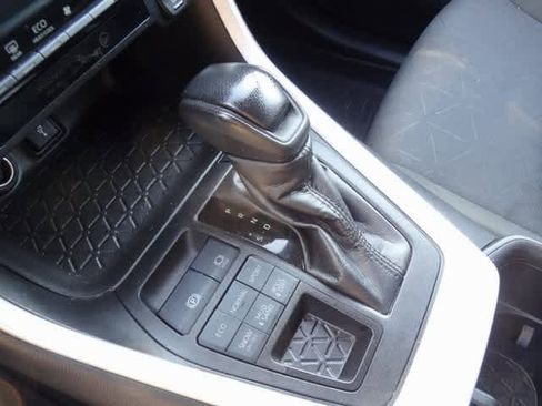 Used 2022 Toyota RAV4 XLE image 11