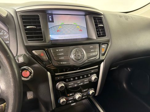 Used 2019 Nissan Pathfinder SV FWD image 17