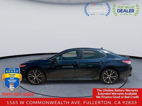 Used 2020 Toyota Camry SE FWD image 2