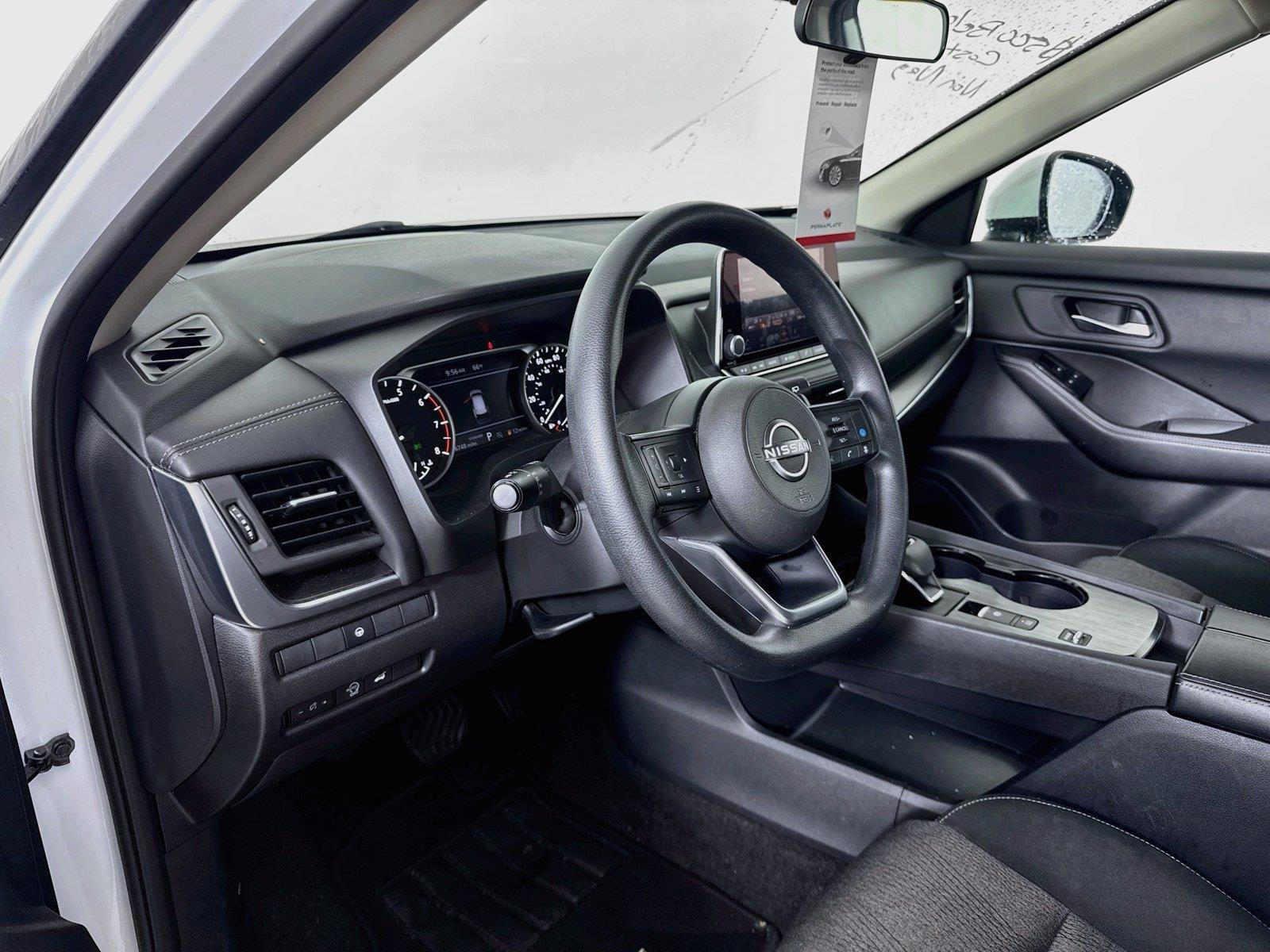 Used 2024 Nissan Rogue SV FWD image 9