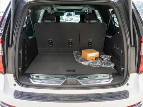 New 2026 GMC Yukon XL AT4 image 34