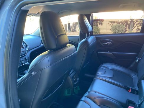 Used 2020 Jeep Cherokee Latitude Plus FWD image 39