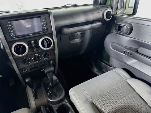 Used 2008 Jeep Wrangler Unlimited Sahara w/ Dual Top Group AWD/4WD image 20