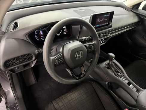 Certified 2024 Honda HR-V LX image 4