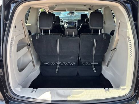Used 2023 Chrysler Pacifica Touring-L FWD image 32