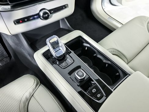 New 2026 Volvo XC90 T8 Ultra w/ Protection Package Premier image 17