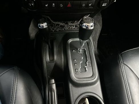 Used 2017 Jeep Wrangler Unlimited Sahara w/ Dual Top Group AWD/4WD image 22