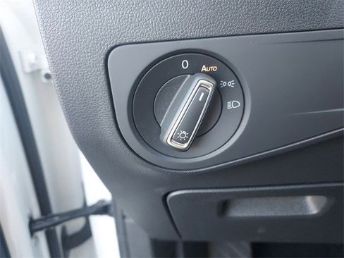 Used 2022 Volkswagen Tiguan SE image 28