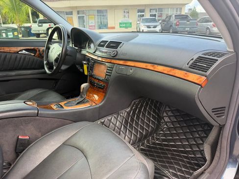 Used 2005 Mercedes-Benz E 500 4MATIC Sedan image 27