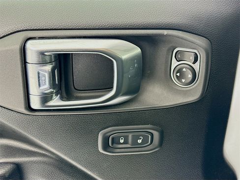 Used 2024 Jeep Wrangler Sport S image 11