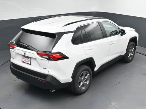 New 2025 Toyota RAV4 XLE image 32