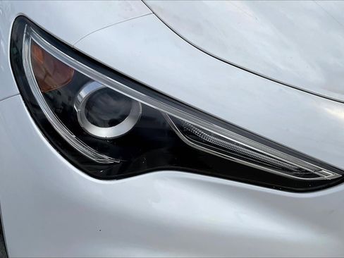 Used 2018 Alfa Romeo Stelvio AWD image 28