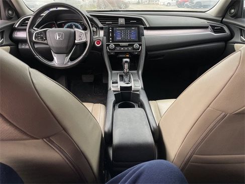 Used 2018 Honda Civic Touring image 10