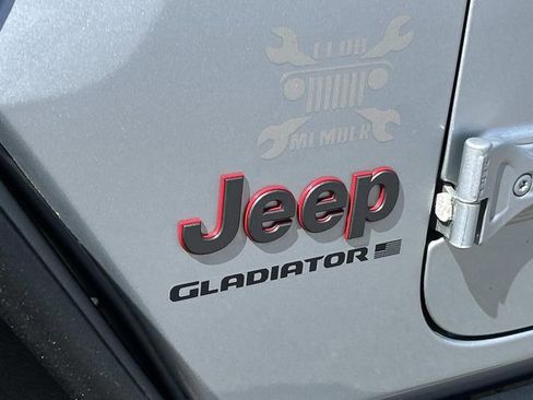 Used 2023 Jeep Gladiator Rubicon w/ Cold Weather Group AWD/4WD image 12