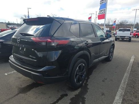 Used 2024 Nissan Rogue SV image 5