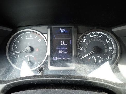 Used 2017 Toyota Tacoma TRD Sport w/ Premium & Technology Package image 15