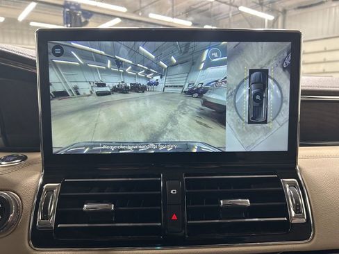 Used 2022 Lincoln Navigator Reserve image 18