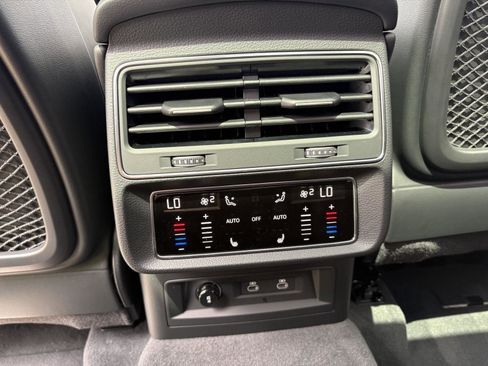 New 2026 Audi SQ8 Premium Plus AWD/4WD image 23