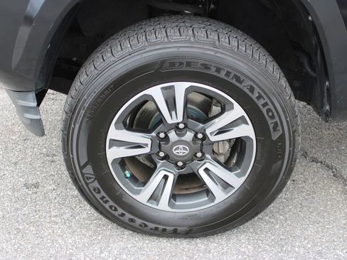 Used 2019 Toyota Tacoma TRD Sport image 40