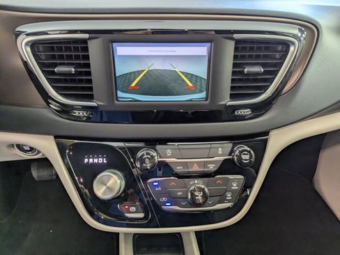 Certified 2022 Chrysler Voyager LX image 24