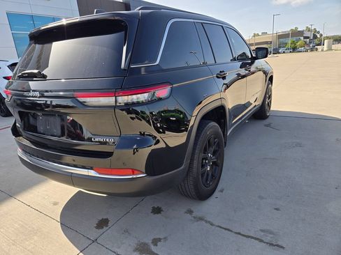 Used 2022 Jeep Grand Cherokee Limited AWD/4WD image 3