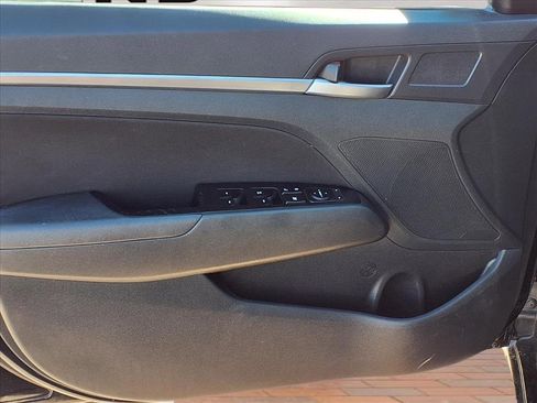 Used 2019 Hyundai Elantra SEL w/ Winter Weather Package image 19