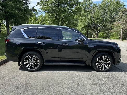 Used 2026 Lexus LX 700h Luxury AWD/4WD image 2