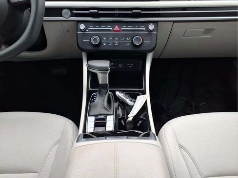 Used 2025 Hyundai Tucson SE FWD image 10