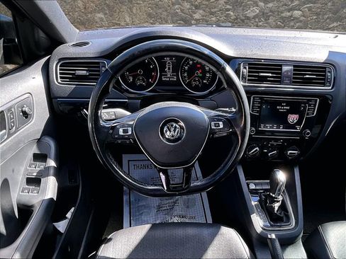 Used 2018 Volkswagen Jetta Sport image 4
