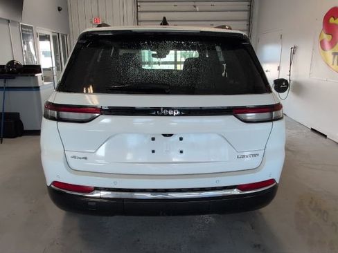 Used 2023 Jeep Grand Cherokee Limited AWD/4WD image 4